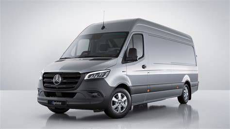 A Mercedes Sprinter biztosítéktáblájának fedele a kormányoszlop alatt