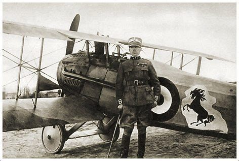 Francesco Baracca e il suo aereo con il Cavallino Rampante