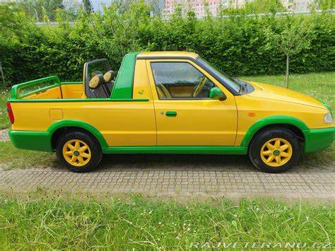 A sárga Škoda Felicia Fun jellegzetes hátsó része