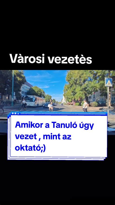 Oktató és tanuló beszélget egy autóban