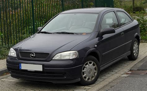 Sematikus rajz az Opel Astra G motorterében található ékszíjhajtásról