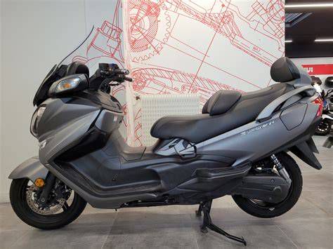Suzuki Burgman 650 részletes műszerfala