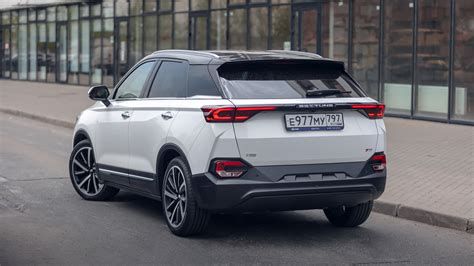 Lada X-Cross 5 és a FAW Bestune T77 összehasonlítása