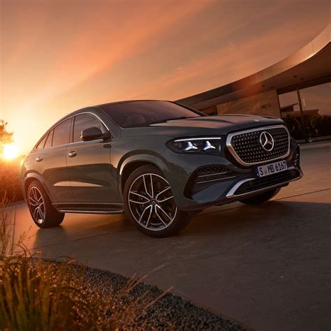 Mercedes-Benz GLE elegáns külső megjelenése és modern hűtőrácsa