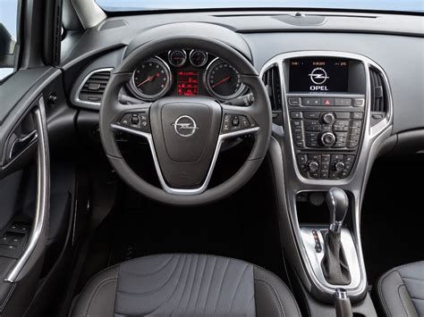 Opel Astra J műszerfal és navigációs képernyő