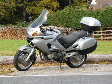 Honda Deauville 650 üzemanyagtartály és oldaldobozok