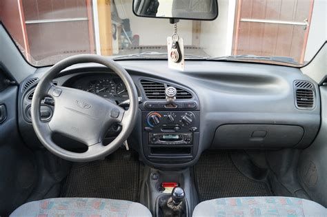 Daewoo Lanos ferdehátú műszerfal és belső tér