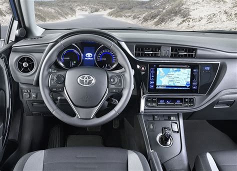 Toyota Auris műszerfal modern fejegységgel