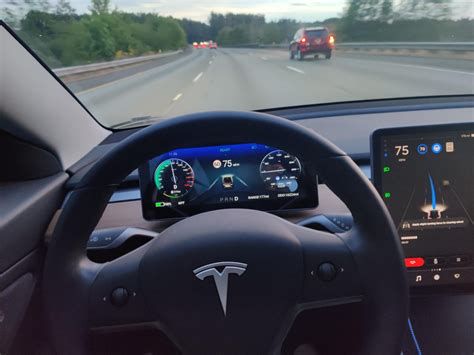Tesla belső tér design evolúció