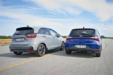 Honda Jazz és Hyundai i20 összehasonlító képe