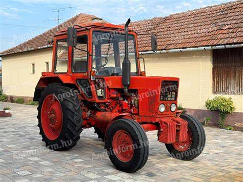 MTZ traktor fülkéjének belső elrendezése