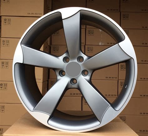 Audi A4 B8 felni és kerékcsavarok