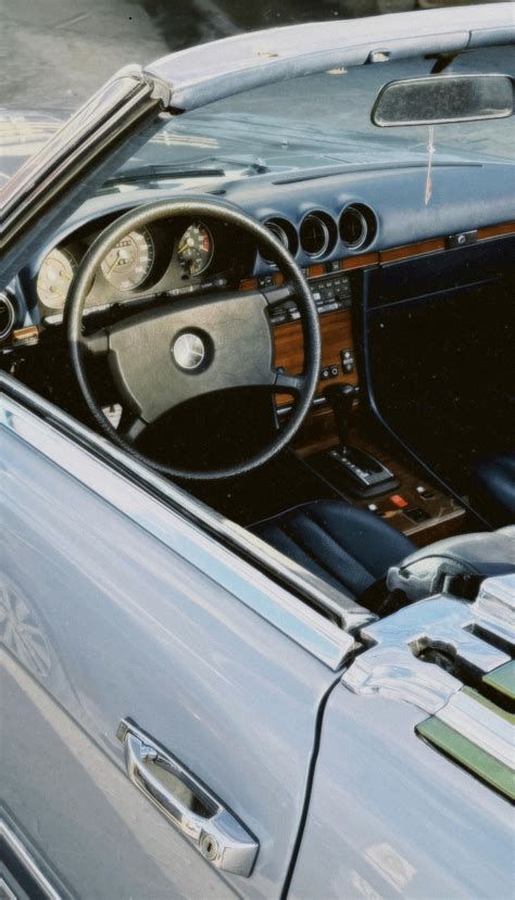 A BMW E21 klasszikus műszerfala és belső tere