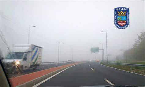 Autóvezetés ködös időben