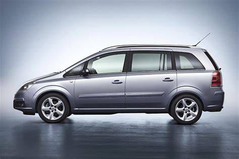 Opel Zafira A autó elölnézet