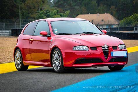 Alfa Romeo 147 motorháztető nyitva