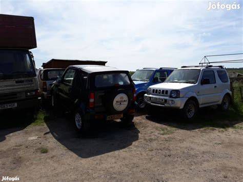 Offroad jármű alkatrészek raktárban