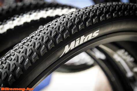 Mitas MTB gumi mintázatának részletei
