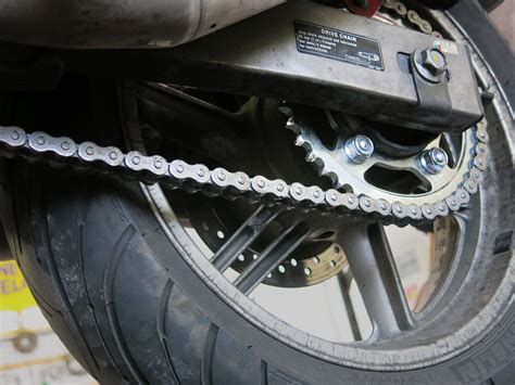 Motorkerékpár lánc karbantartása, tisztítás és kenés