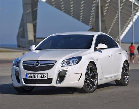 Opel Insignia 2010 fényszórók típusai