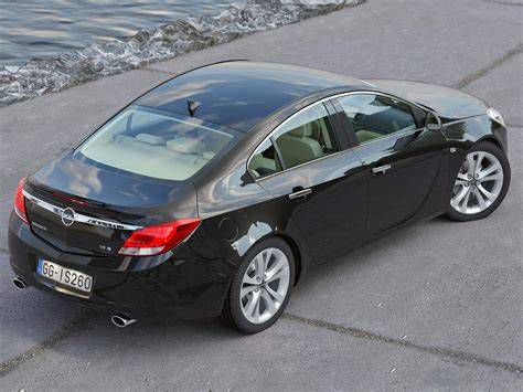 Opel Insignia állóképen, elegáns megjelenés