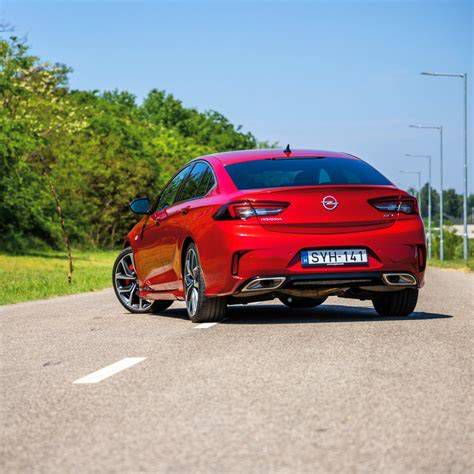 Az Opel Insignia utastere és kényelmes hátsó üléssora