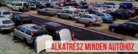 Autóbontó raktár, ahol bontott alkatrészeket tárolnak
