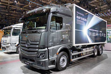 Szelephézagmérő használata a Mercedes Actros motoron