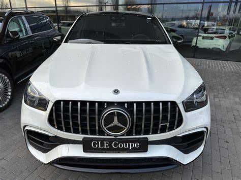 Mercedes-AMG 63 szerviz jelzés a műszerfalon