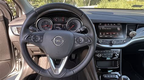Az Opel Astra J belső terének modern kialakítása