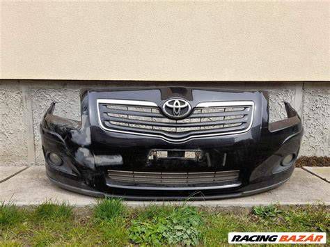 Toyota Avensis sérült és új lökhárító összehasonlítása