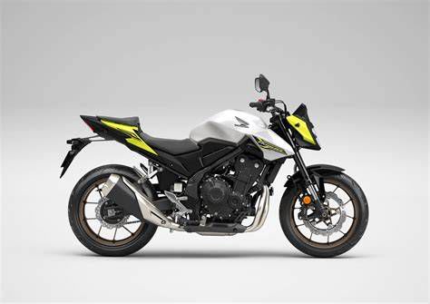 Honda CB500 Hornet városi környezetben