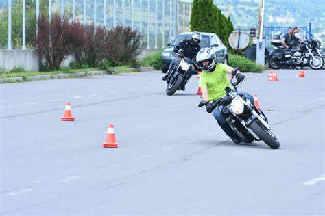 A motoros képzés elméleti és gyakorlati részei