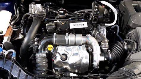 Ford 1.8 TDCI motor a motortérben