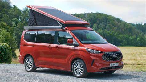 Ford Transit Nugget kempingezés közben