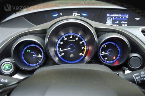 Honda Civic 8. generáció utastér és digitális műszerfal