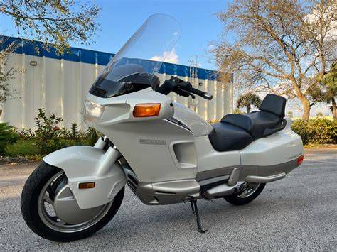 Honda Pacific Coast kényelmes üléspozíció és ergonómia