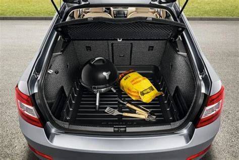 Skoda Fabia csomagtértálca emelt peremmel