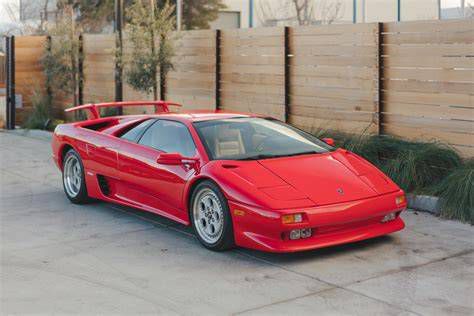 Lamborghini Diablo motorblokk üzemanyagszabályzóval