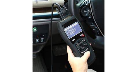OBD2 diagnosztikai eszköz a hibakódok leolvasásához