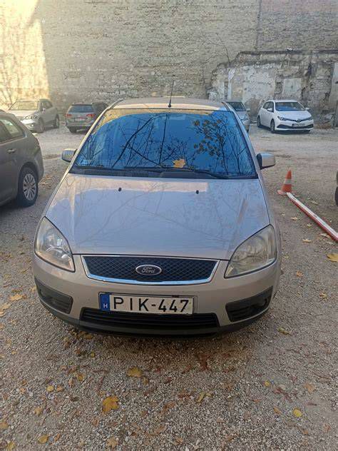 Rozsdafoltok egy Ford Focus küszöbén