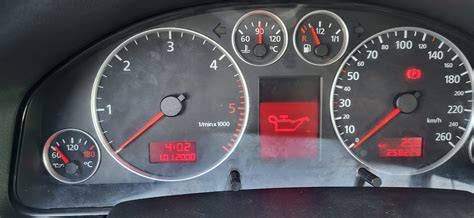 Audi A4 műszerfal a FIS kijelzővel