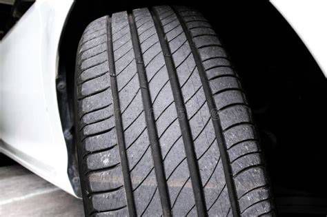 Goodride SA37 tire tread pattern close-up