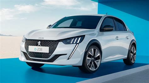 Peugeot e-208 városi környezetben