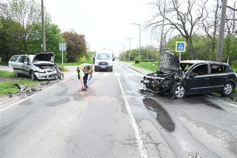 Súlyosan sérült autó roncsállapotban