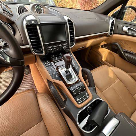 Салон Porsche Cayenne 958 с системой PCM