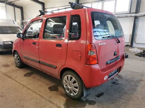 Suzuki Wagon R hátsó ablakmosó tartály elhelyezkedése a járműben