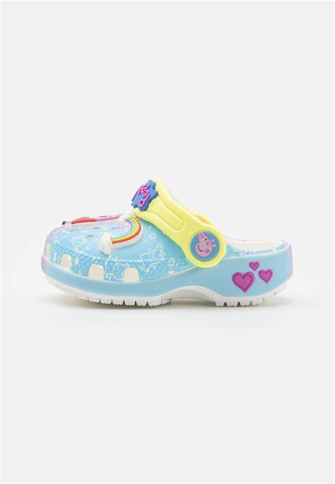 Gyermekeknek szánt színes, díszített Crocs szandálok