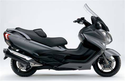 Suzuki Burgman 650 tárolórekeszek és ülés alatti csomagtér
