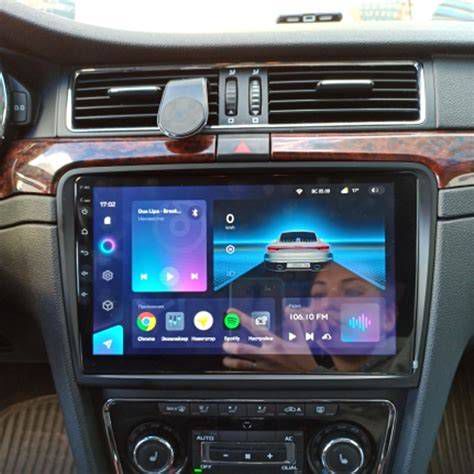 2 DIN Android fejegység a Skoda Superb II műszerfalában
